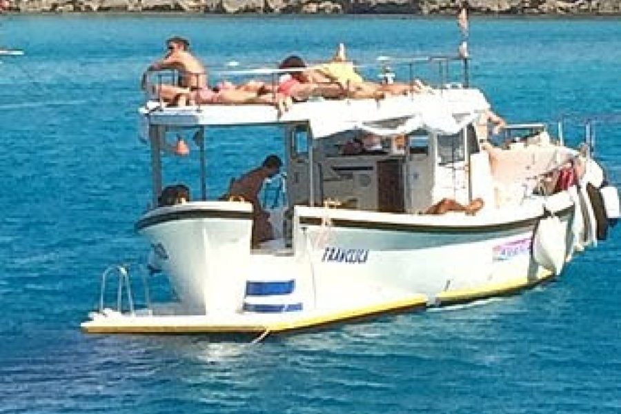 Favignana in barca con Salvo