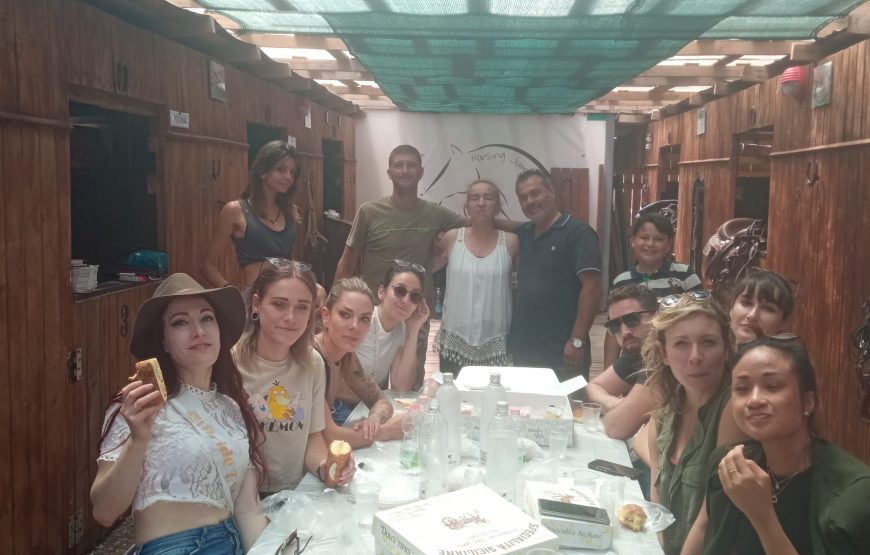 Horseback riding, swimming pool and pizza, Alcamo